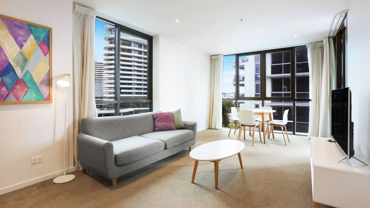 Broadbeach Waters Condo | Broadbeach Apartment - Central, WiFi & Secure Park