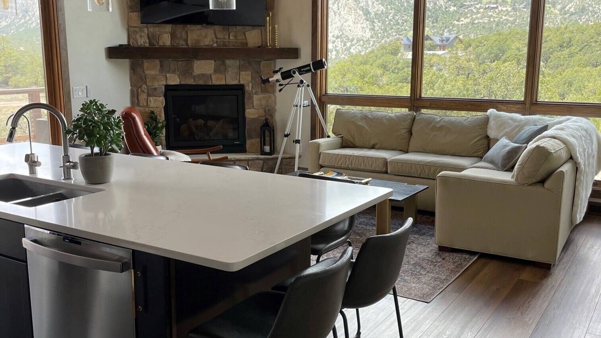 Nathrop House | Broadview Luxury Cabin + 8 acres near Mt Princeton Hot Springs