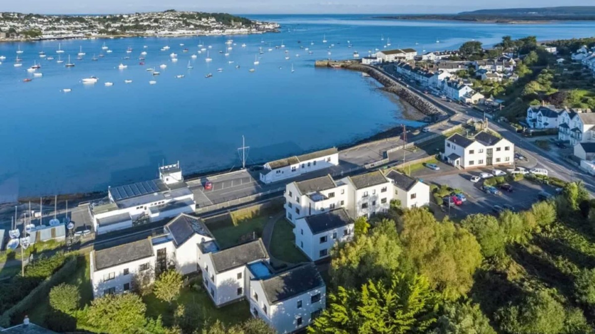 Instow Apartment | Broadwaters - 2 bed waterfront apartment in Instow