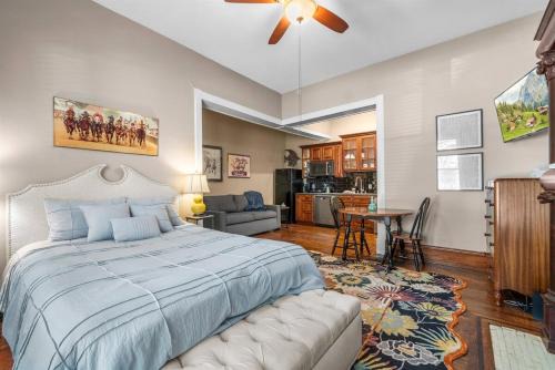 Highlands Apartment | Broadway Basecamp!