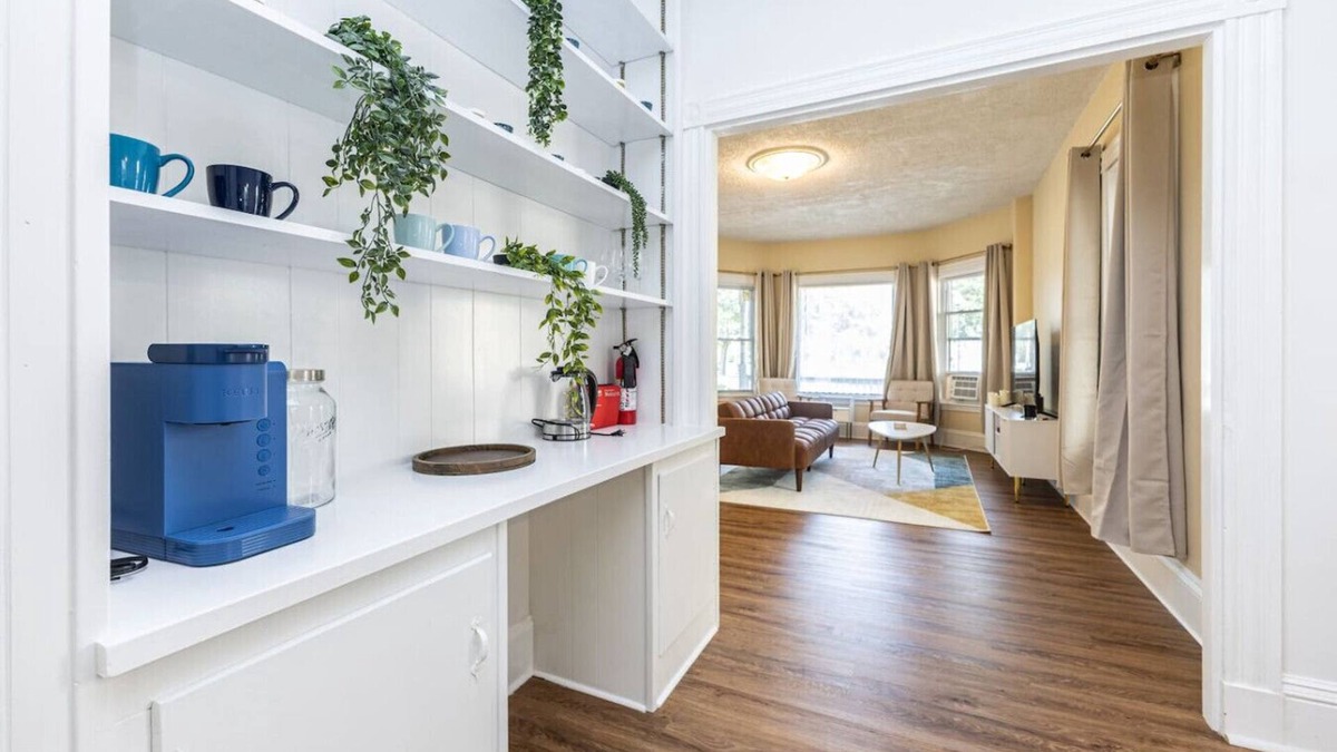 Winter Hill Apartment | Broadway Vibes Only 1BR 2 Beds Best Location