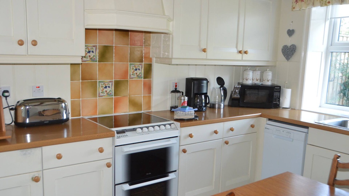 Pickering Cottage | Brock Cottage private Hot Tub DOG/Cat FRIENDLY* with on site fishing