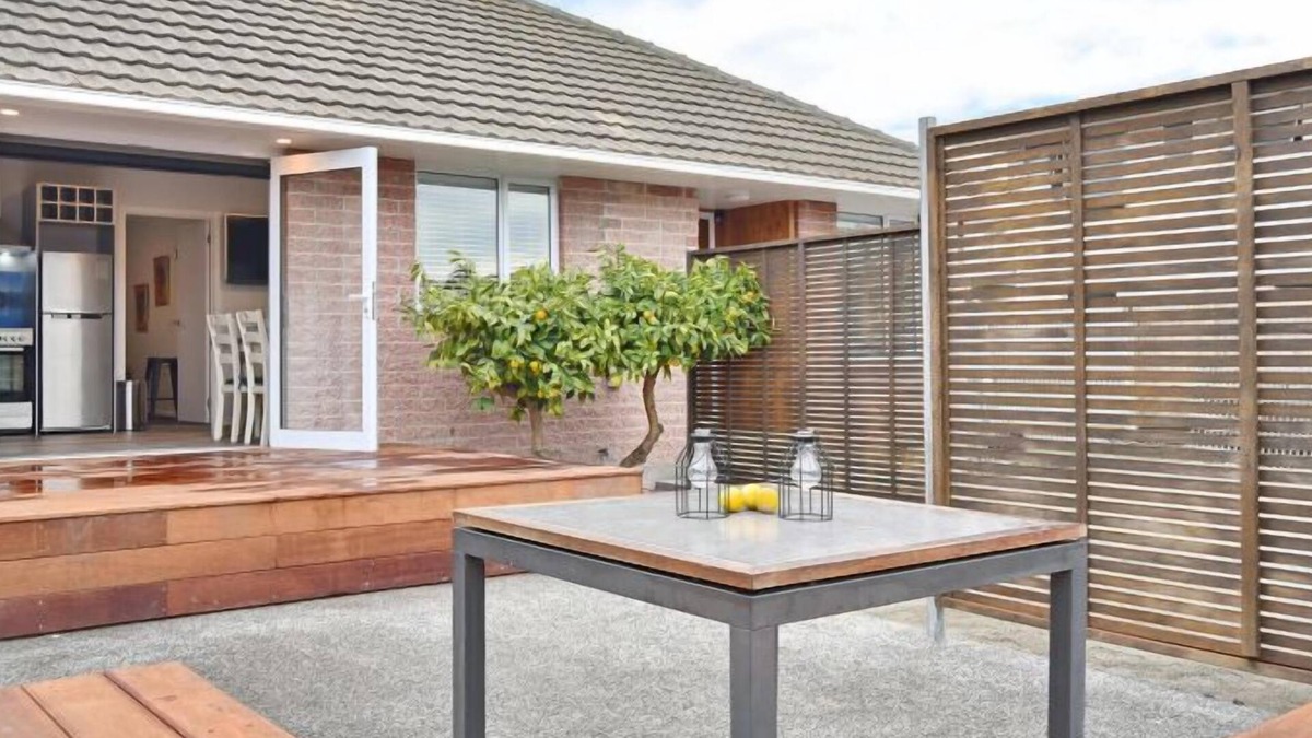 Riccarton House | Brockworth Place - 3 bedroom holiday home