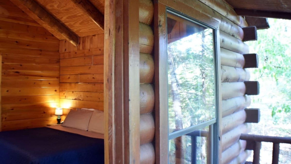 Octavia Cabin | Broken Bow Lake Cabin in the woods