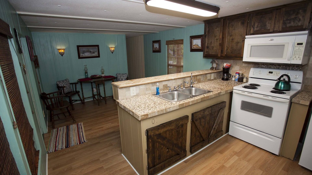 Deweyville House | Broken Wire Ranch.No worries! Peaceful, private and safe country experience!