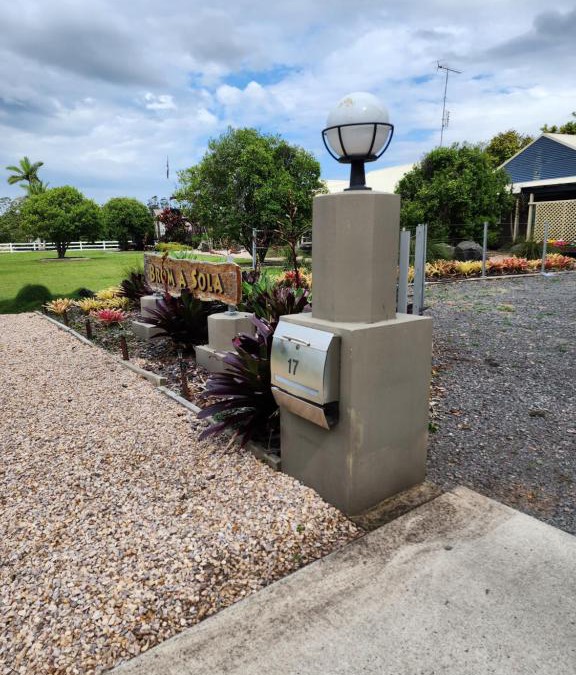 Mooloolah Valley Bed & Breakfast | Brom Cottage