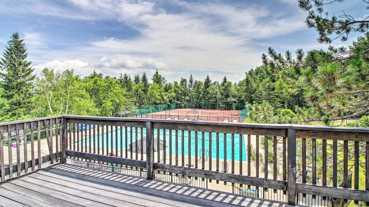 Bromley Mountain Apartment | Bromley Mountain Escape w/2 Balconies: Hike & Ski