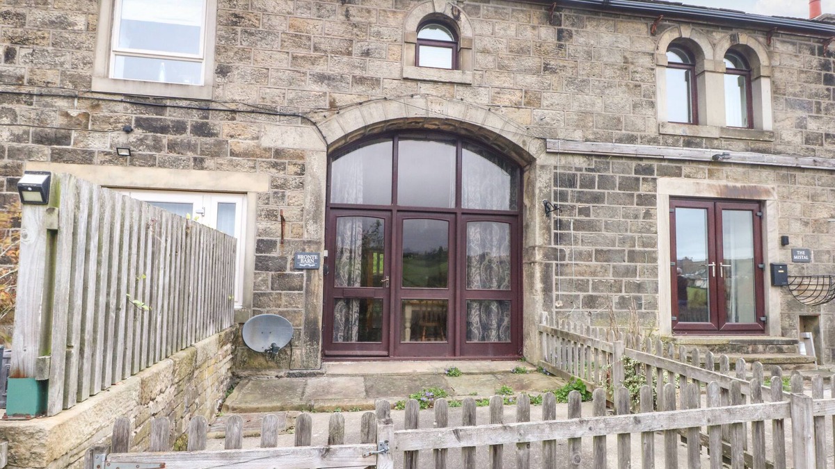 Oakworth Cottage | BRONTE BARN, family friendly in Oakworth