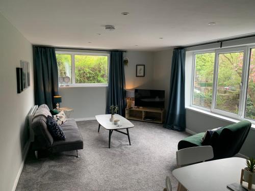 Keighley Apartment | Bronte Country - 2 Bed Apartment near Cliffe Castle