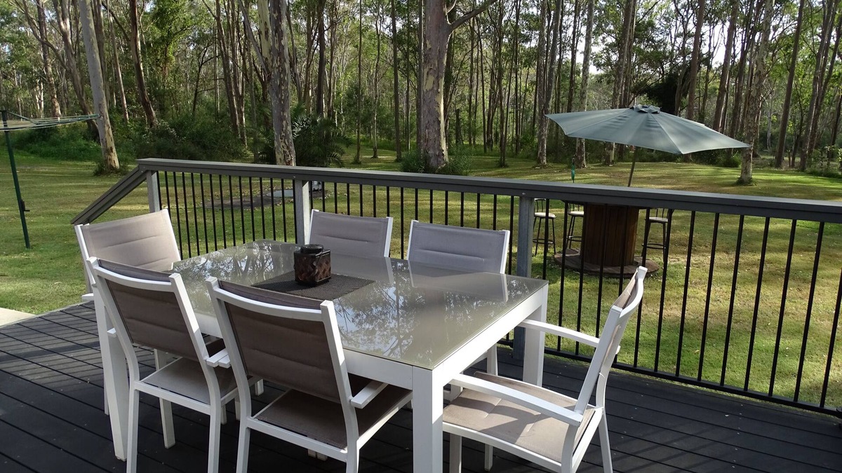 Greta Main Cabin | Bronte Lodge - Wine Country Stay Hunter Valley, Games Room, close to town.