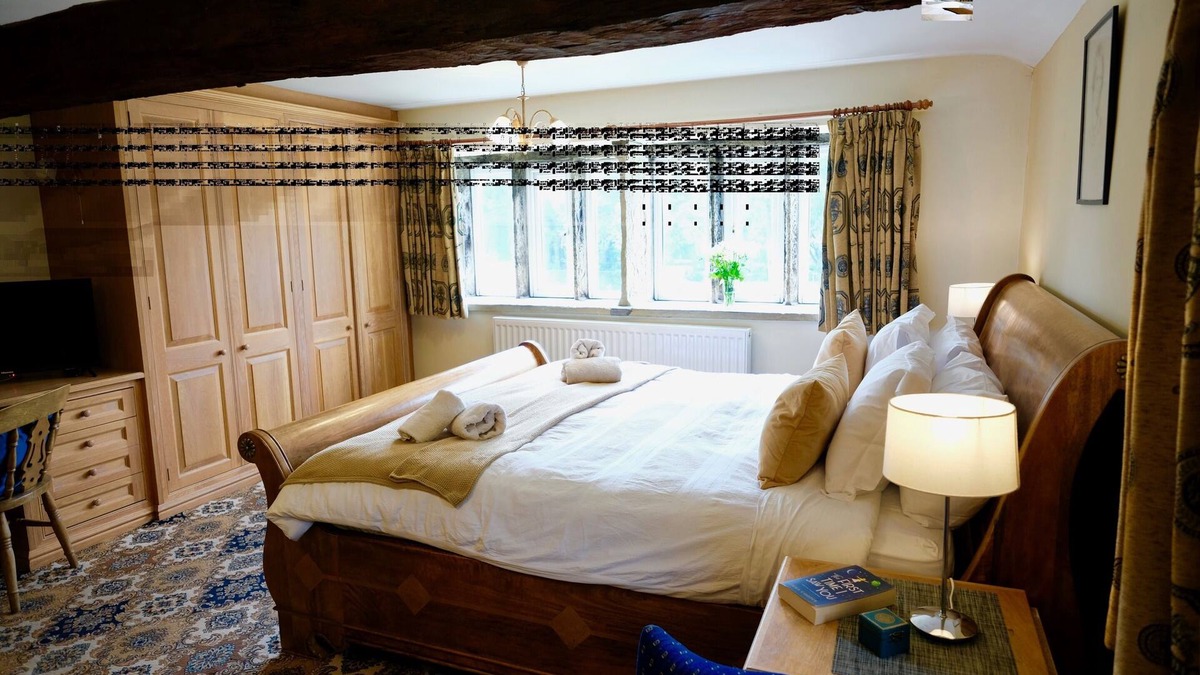Ogden House | Bronte Suite, Spacious Super King with en-suite