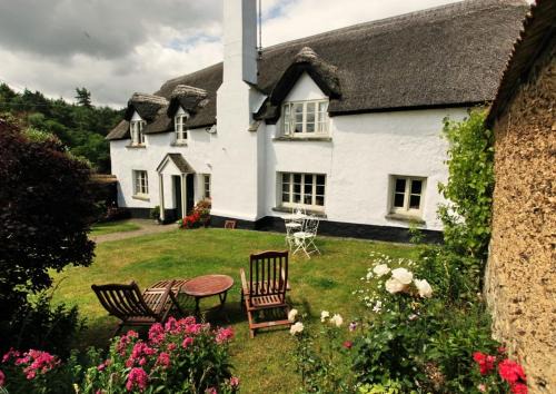 Heligan Bed & Breakfast | Brook Farmhouse