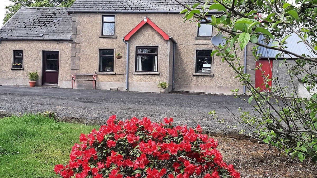 Lisnagunogue House | Brook Haven:Traditional Irish Farmhouse