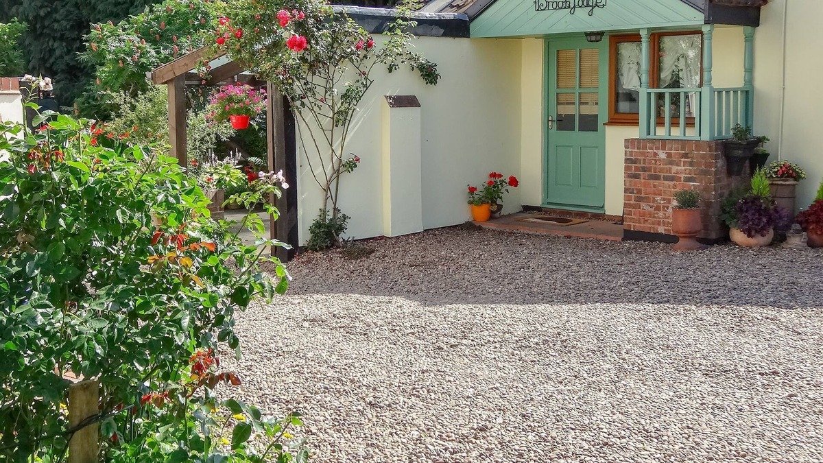 Wroot Cottage | Brook Lodge Country Cottage