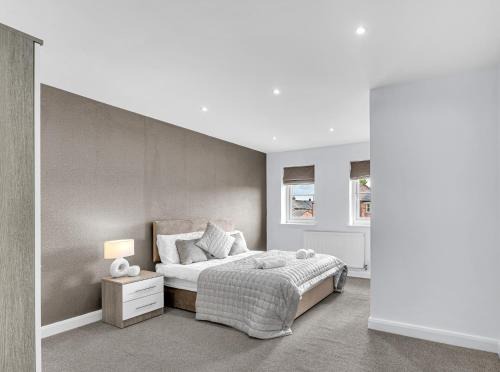 Walkden Villa | Brook Meadow House, 4 bed house, Manchester