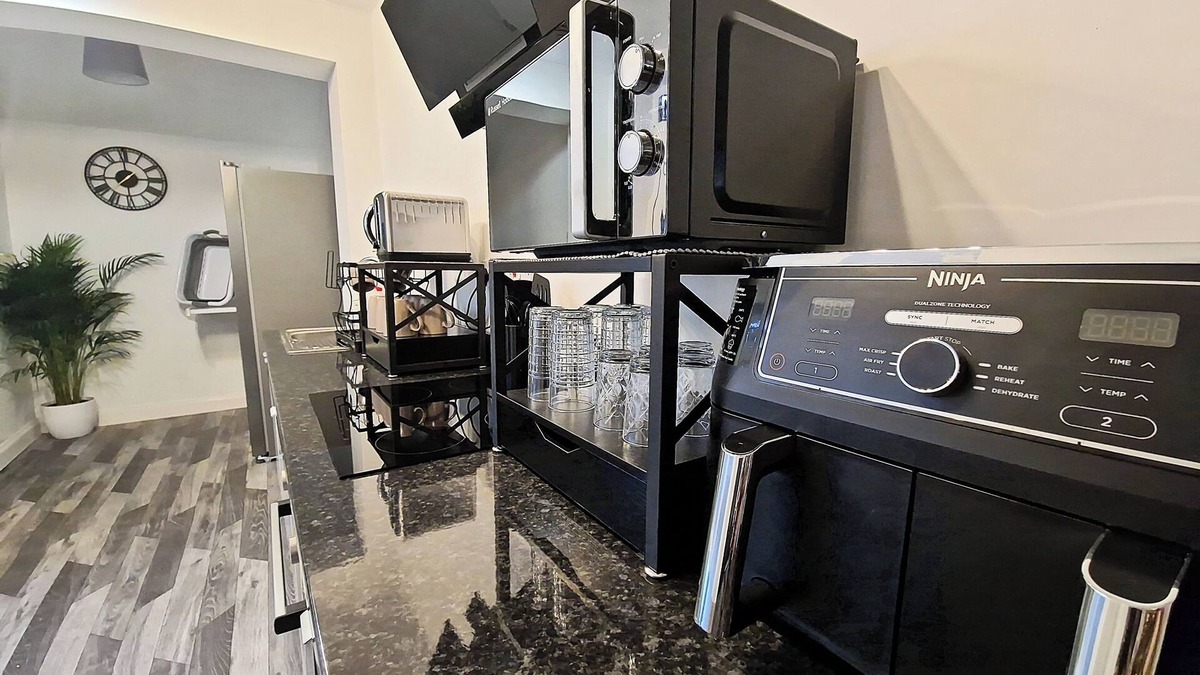 Skegby House | Brookdale House by Cyber Living - Modern Stay!
