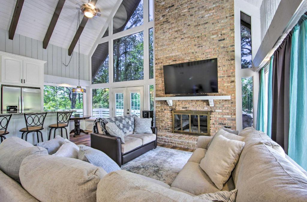 Brookeland House | Brookeland Resort Cabin with Golf and Lake Access