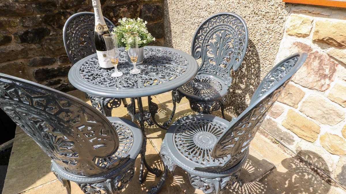 Holestone Moor House | BROOKFIELD, family friendly, character holiday cottage in Tansley
