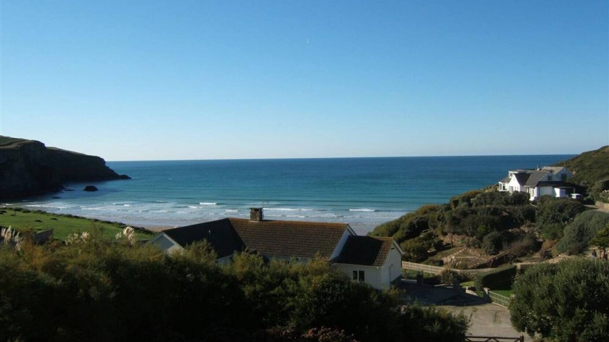 Trenance Cottage | Brookfield, lovely sea views of Mawgan Porth beach