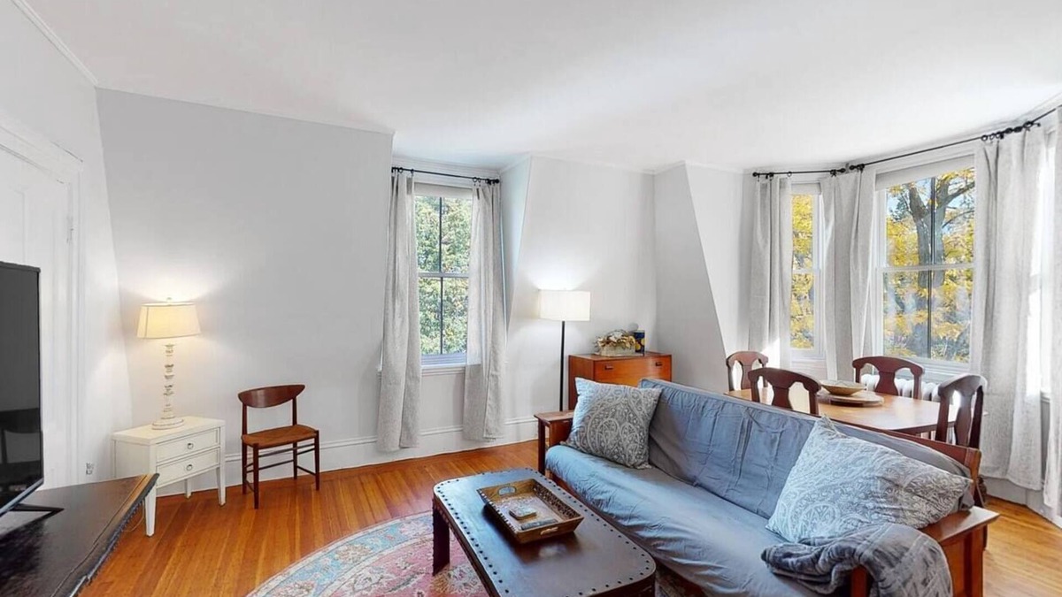 Emerson Gardens Apartment | Brookline Village, Public Transport, Longwood Med