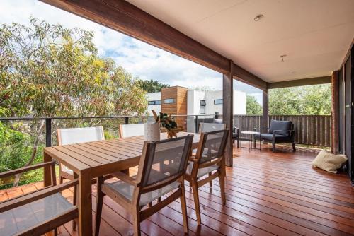 Safety Beach House | Brooklyn Beach Abode Walk to the beach