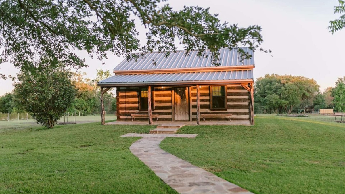Round Top Cabin | Brooks Cabin @ The Lone Star Farm