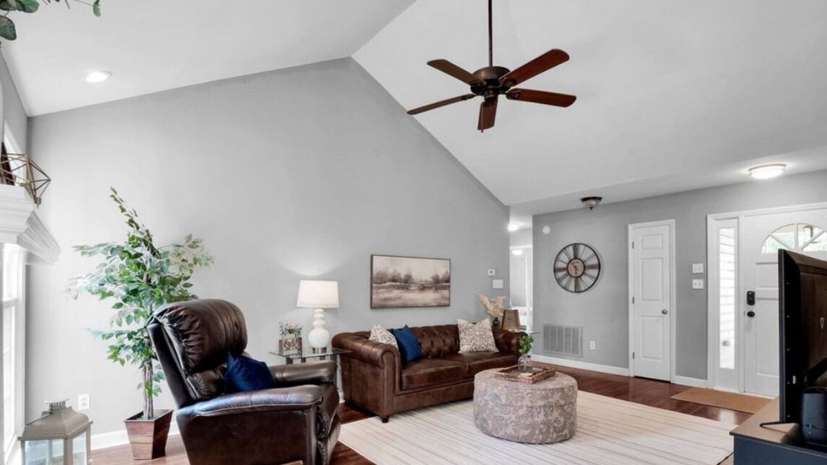 Monroe House | Brookside Bungalow- quiet & charming, 3 bed 2 bath, fully stocked home in Monroe