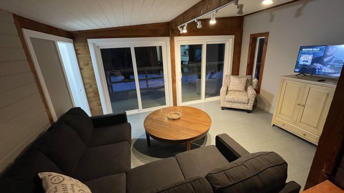 Goshen House | Brookside Hideaway, Brook Road Inn