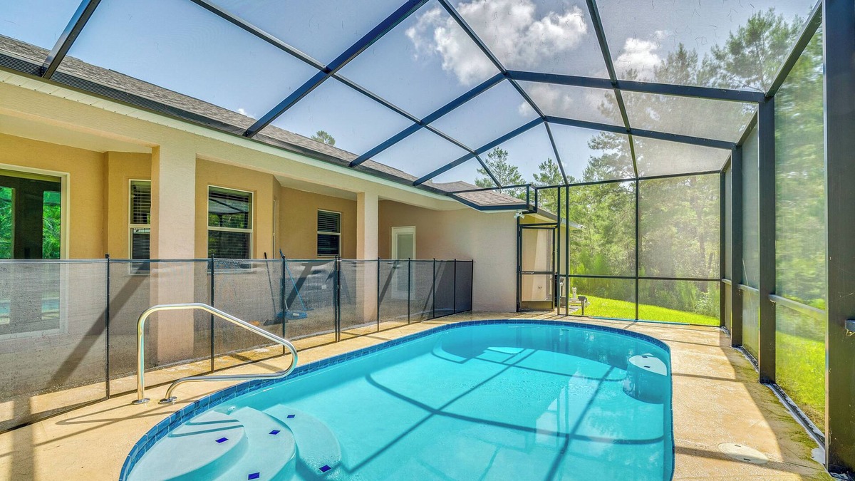 Brooksville House | Brooksville Home ~ 5 Mi to Weeki Wachee Springs!