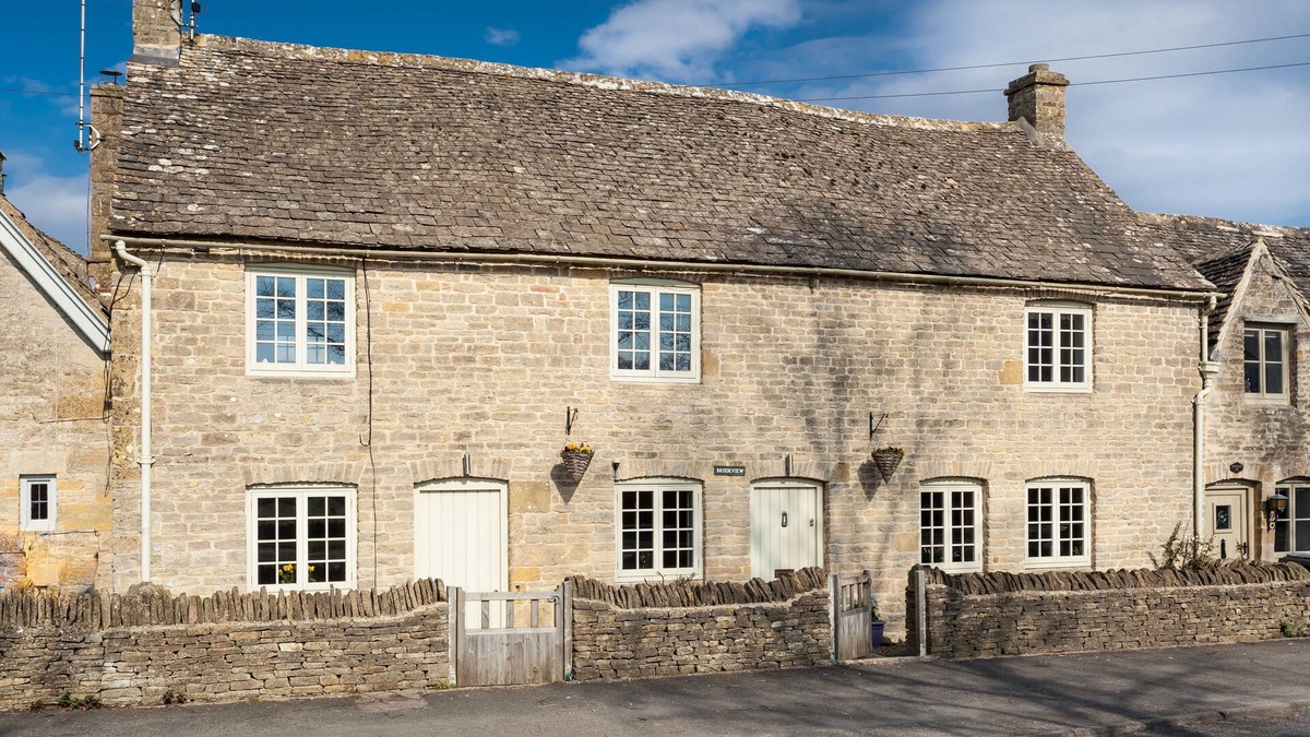 Longborough House | Brookview is a wonderfully presented three bedroom period property in the peaceful village of Lower