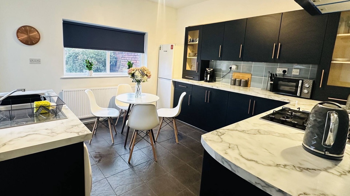 Coventry House | Broomfield Place Coventry 4 Double Bedroom Property