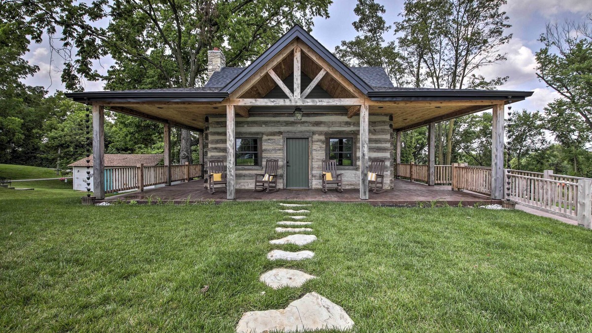 Cottleville Cabin | ‘Bross Brother's Cabin’ w/Wraparound Porch!