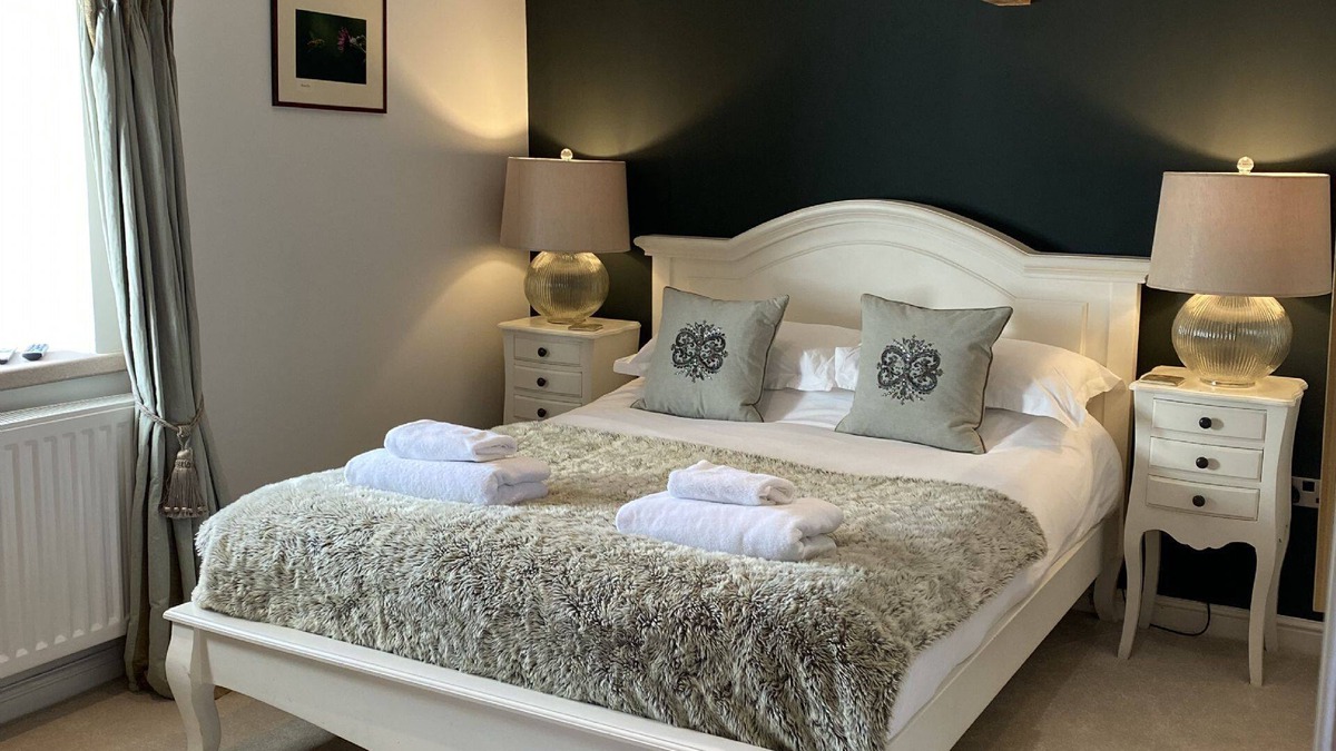 Foolow Cottage | Brosterfield Suite - sleeps 2 guests in 1 bedroom