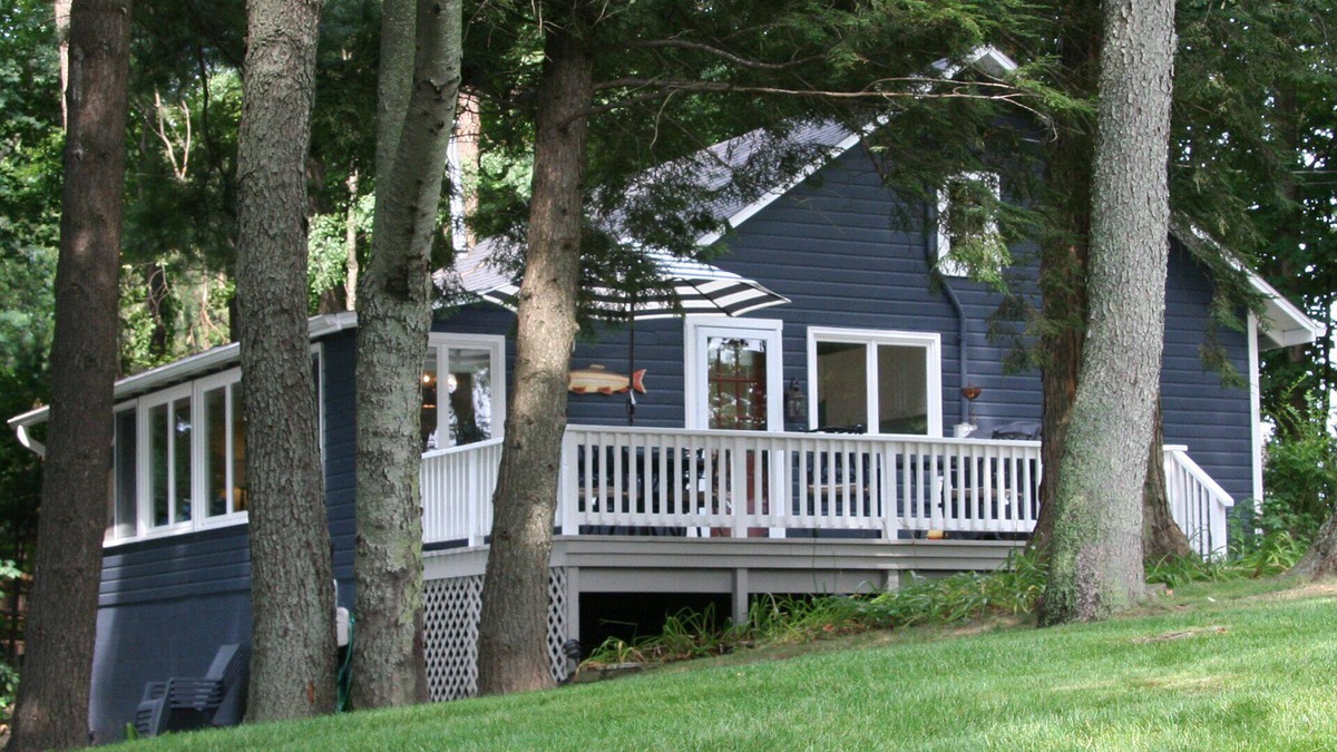 Fennville Cottage | Brower Cottage - Lakefront Secluded Wooded Lot on Hutchins Lake Near Saugatuck