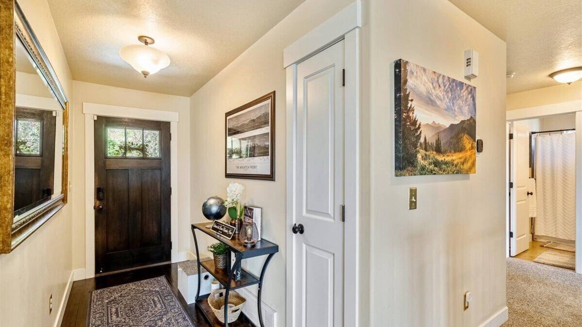 Eagle Mountain House | Brown Mountain Home: Pet Friendly, 30+ day special!