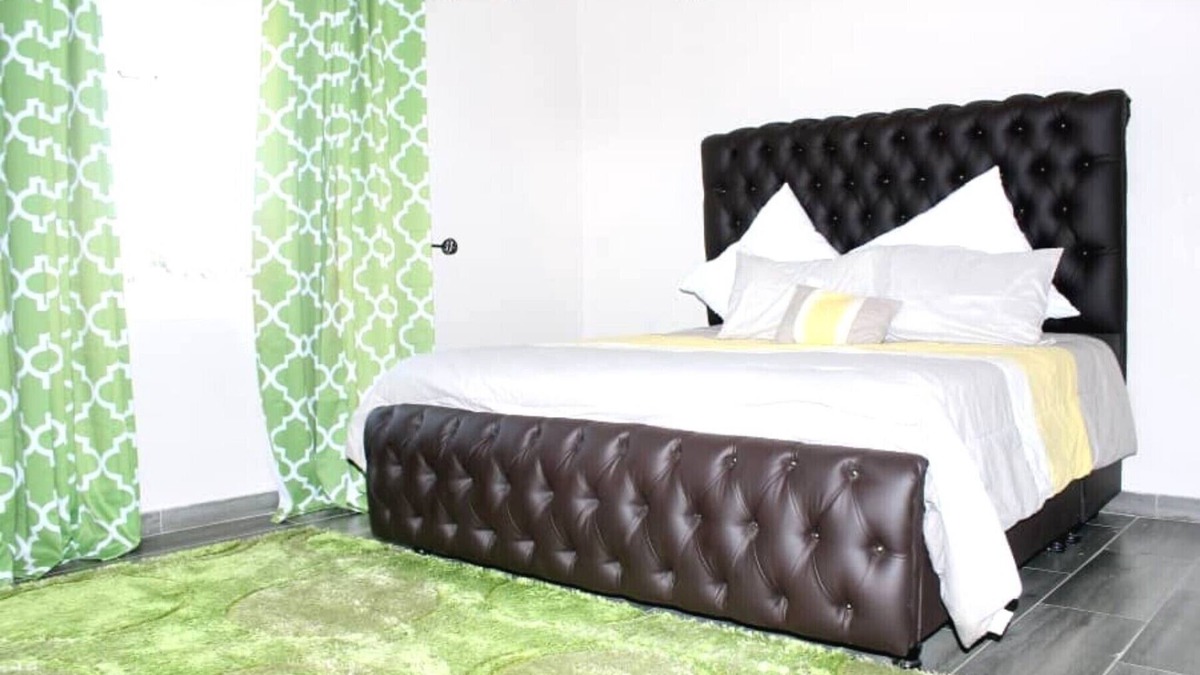 Mbare West Cottage | Browns Cottage Retreat - Newly remodeled,WiFi,Cute. Brand new kitchen, bathroom