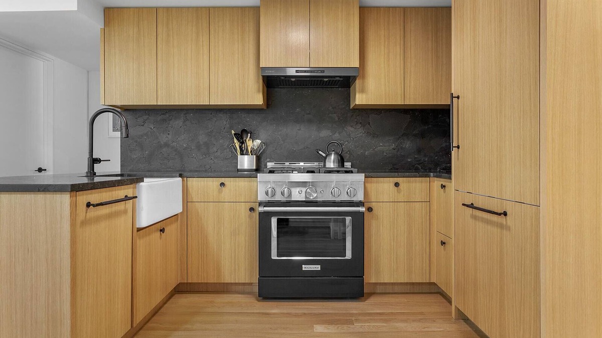 Carroll Gardens Apartment | Brownstone Brooklyn floor-through gem (garden level)