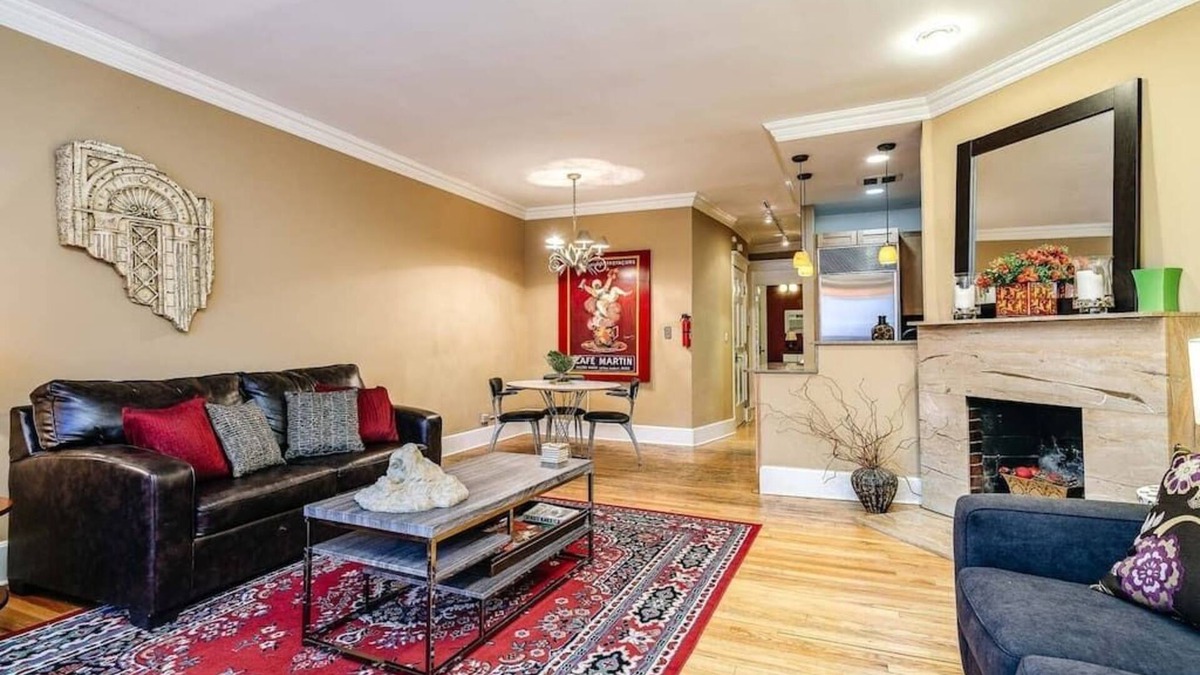 Gold Coast Apartment | Brownstone in Gold Coast - Downtown