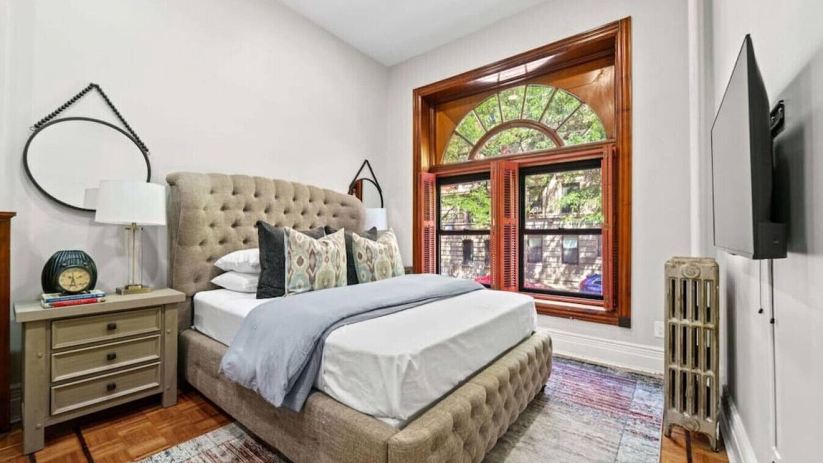 Central Park North Apartment | Brownstone Near Subway & Columbia Uni