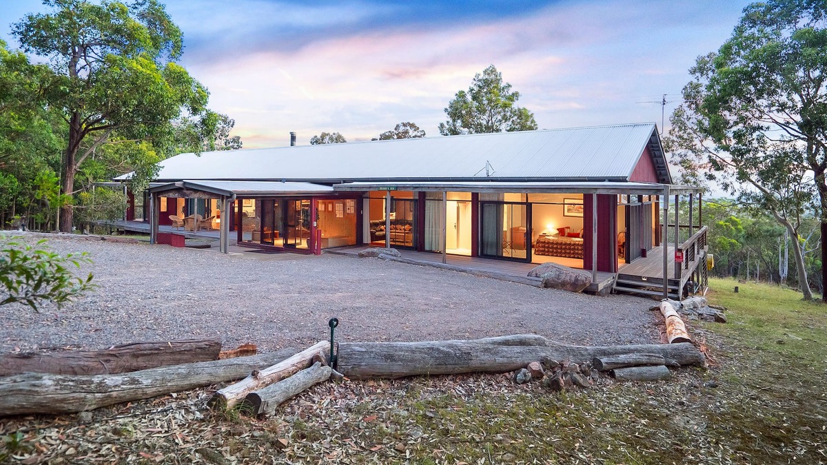 Vacy Cabin | Brumby's Run Lodge at BANJOS BUSHLAND RETREAT - couples, families & large groups
