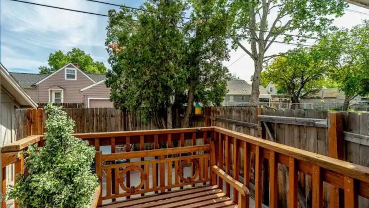 Tri-Cities House | Bruneau Bungalow Side A