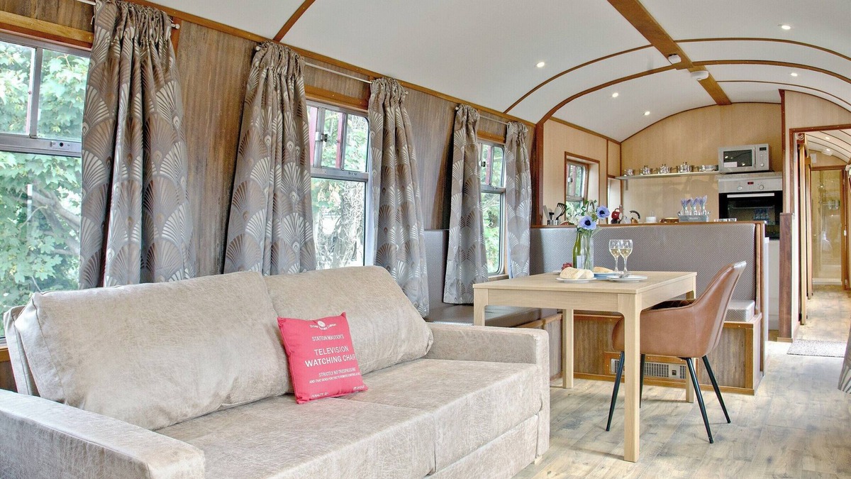 Dawlish Warren Ski Chalet | Brunel Boutique Railway Carriage 1