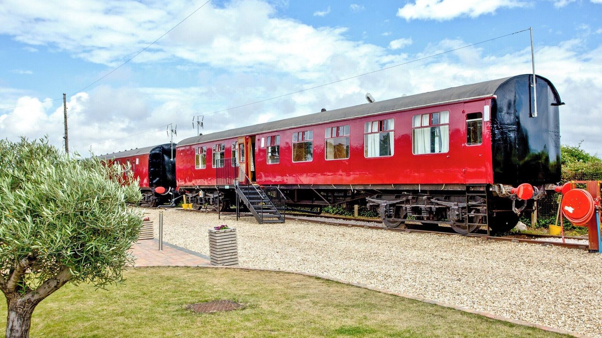 Dawlish Warren Ski Chalet | Brunel Boutique Railway Carriage 4