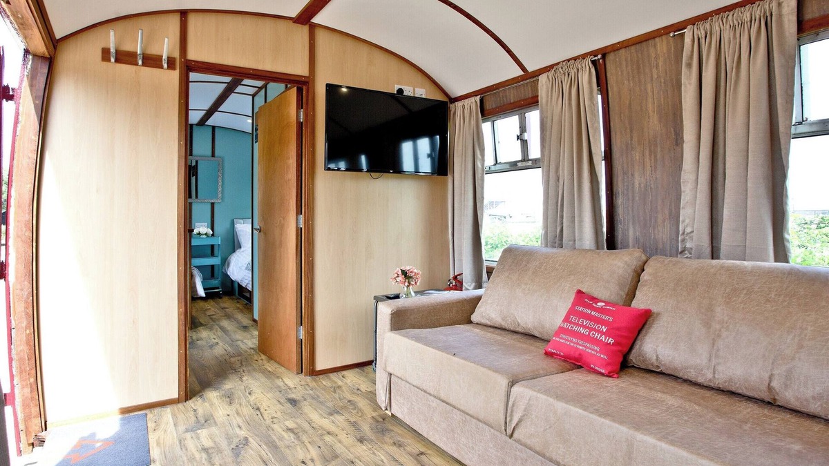Dawlish Warren Ski Chalet | Brunel Boutique Railway Carriage 5