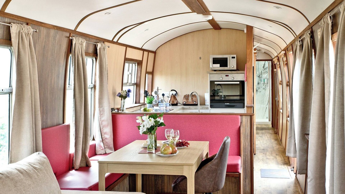 Dawlish Warren Ski Chalet | Brunel Boutique Railway Carriage 3