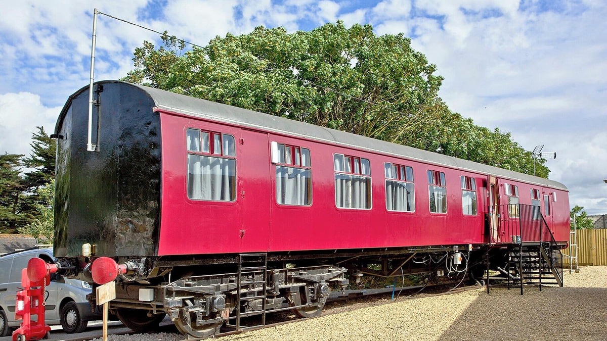 Dawlish Warren Ski Chalet | Brunel Boutique Railway Carriage 2