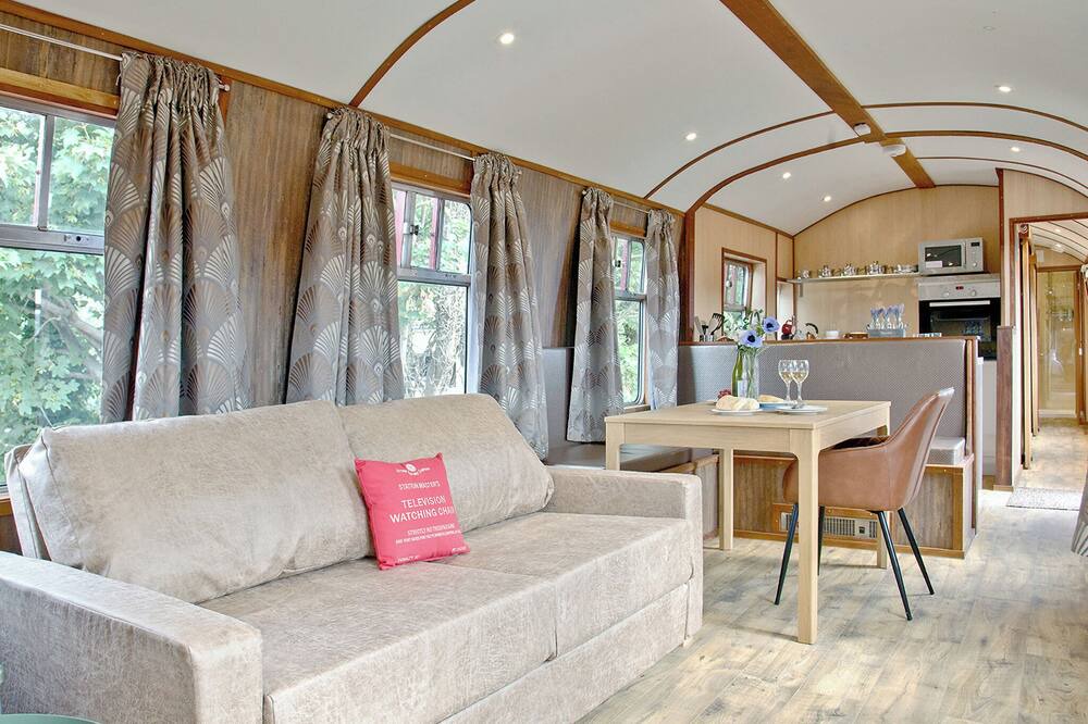 Dawlish Warren Ski Chalet | Brunel Boutique Railway Carriage 1