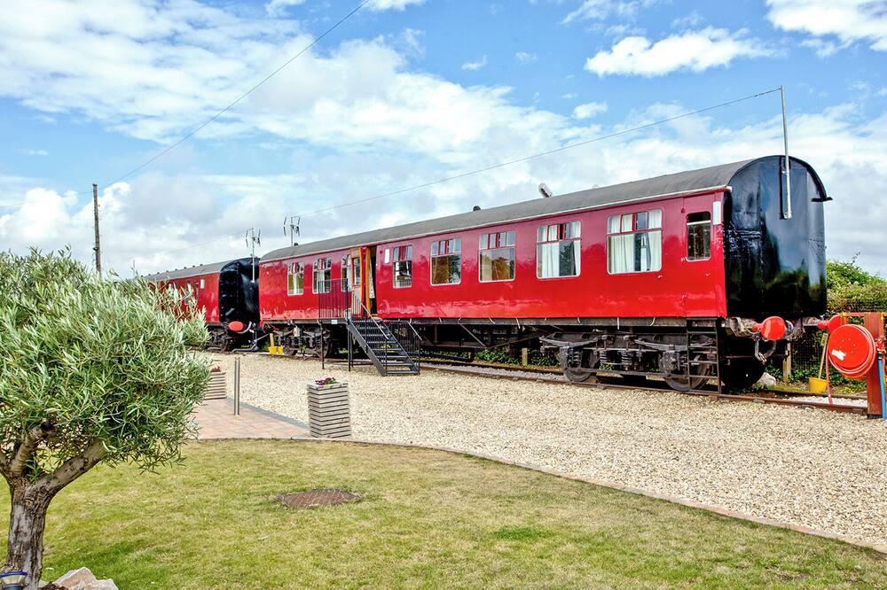 Dawlish Warren Ski Chalet | Brunel Boutique Railway Carriage 4