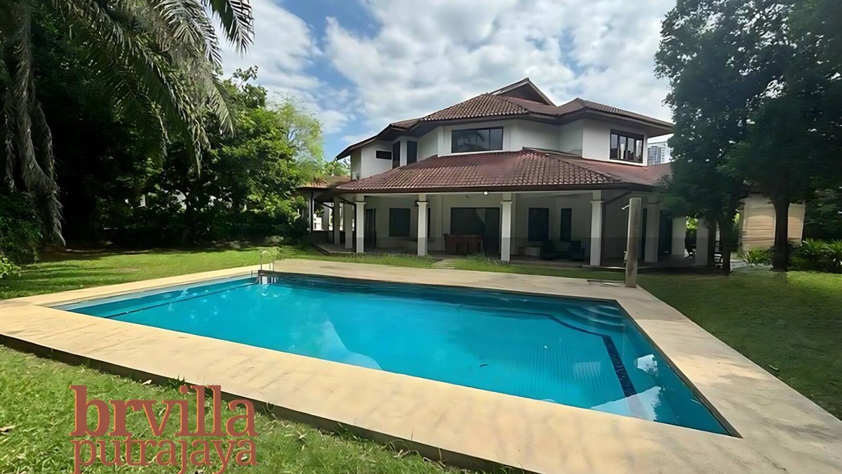 Putrajaya Villa | BRVilla 5-bedroom villa in IOI Resort City Putrajaya with PRIVATE POOL