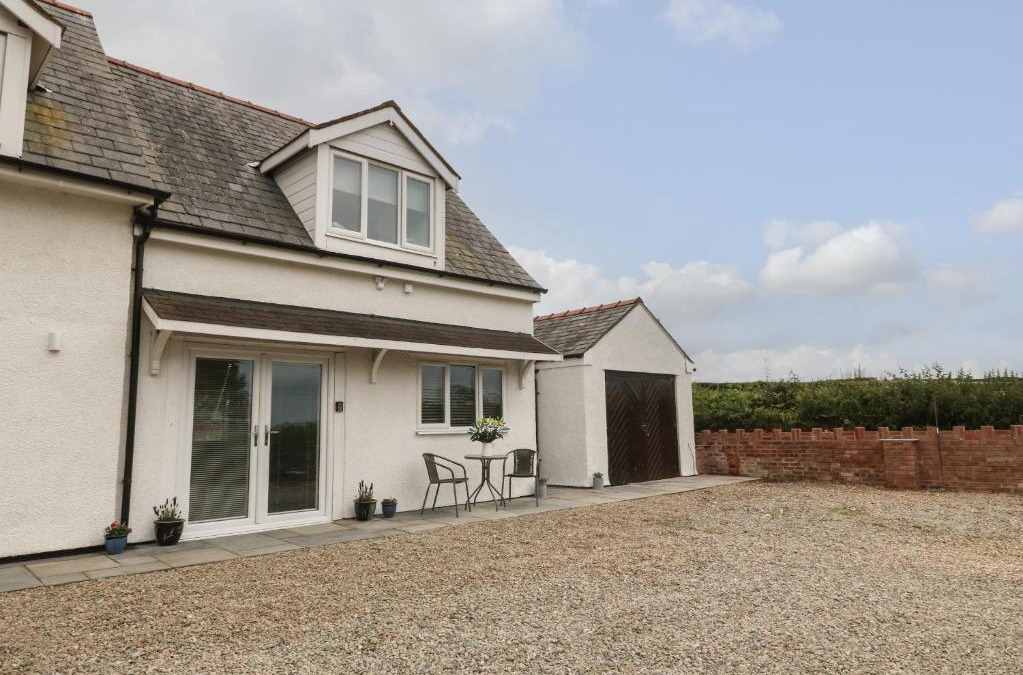 Llanfairpwllgwyngyll House | Bryn Eglwys Bach